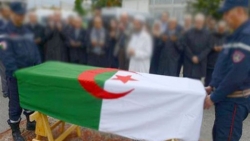 سفارة الجزائر بفرنسا: القنصليات تتكفل بنقل جثامين الأشخاص المعوزين المتوفين من أفراد الجالية الوطنية إلى أرض الوطن