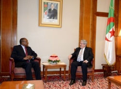 الوزير الأول يستقبل وزير العلاقات الخارجية لجمهورية أنغولا