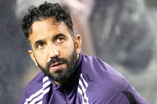 أؤكّد أنّني أعاني أكثر من الجماهير