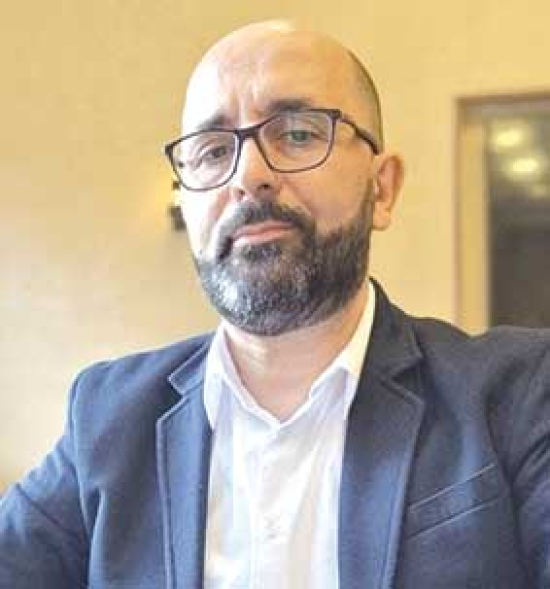 الذكاء الاصطناعي قاصر عن إنتاج الأدب..