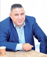 بسـاط ضـوء وامـرأة من تفـــّاح