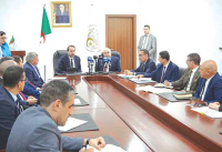 الجزائر قطــب إقليمـي للصّناعــة الصّيدلانيـة