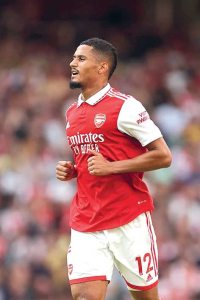 ساليبا بــاقٍ في صفـوف أرسنـال..