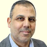 منــارة عالية غُيّبت خـلف ستائـر العتمـة