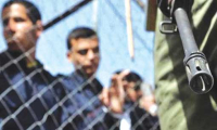 من يسمع أنين أسـرى معتقـل “عوفــر” الصهيـونـــي؟!